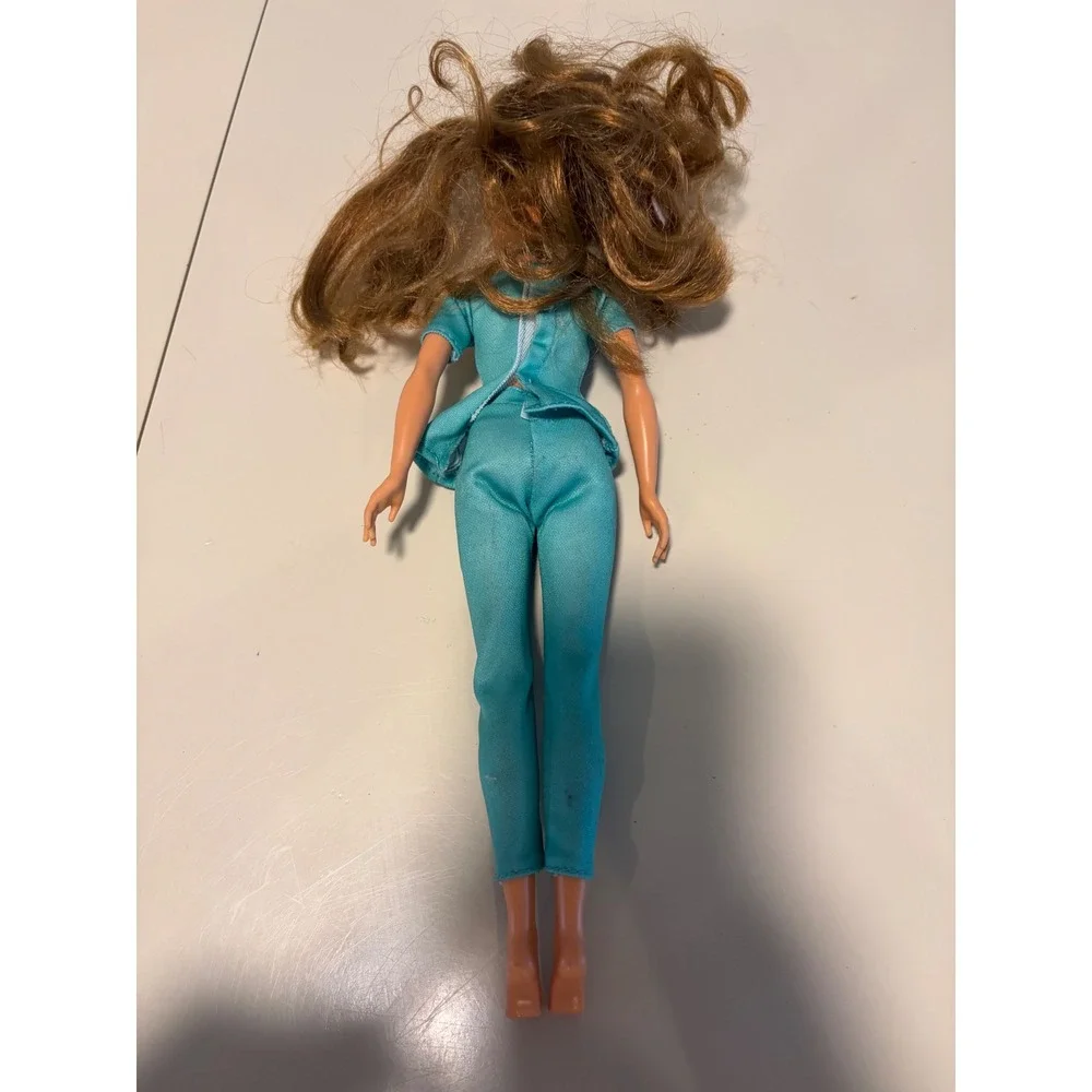 MGA Entertainment 576031 Fashion Doll Teal Medical Scrubs Brunette 11 Inch